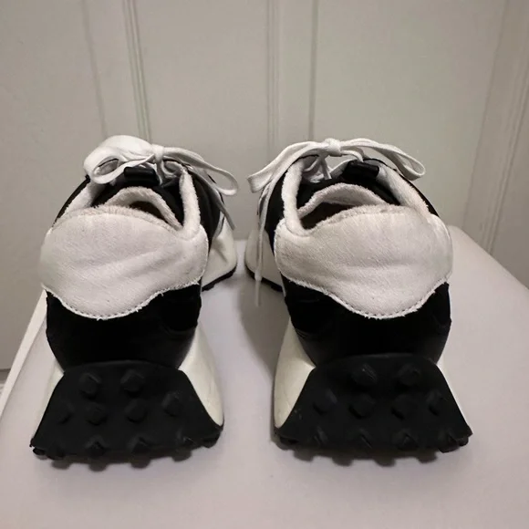 Steve Madden black and white “Diversion” sneakers ladies size 9 - Picture 3 of 9